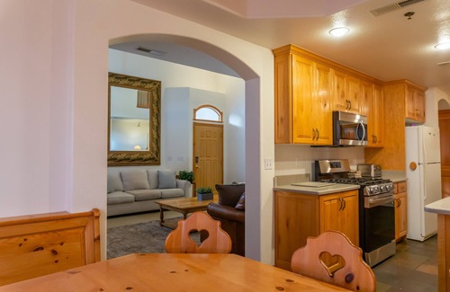 Midway House | Family Vacation~heated In/out Pool, Tubing & Ice Skating 719 3 Bedroom Townhouse by RedAwning