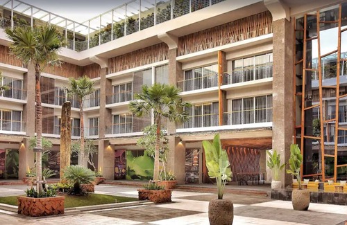 Dewi Sri Villa | Family Villa with City & Pool View (TSky Villa 1)