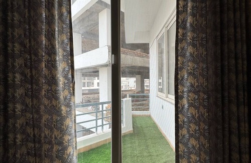 Shyam Nagar Apartment | FamJam Onyx Oasis, 4bhk apartment