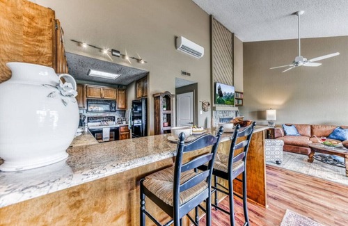 Alto House | Fancy Like- 2 mi to Alto Lake/golf views/gorgeous!