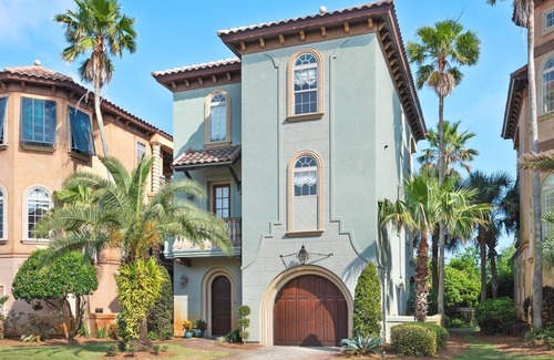 St. Tropez House | Fanta Sea~ 3Br/3Ba ~ Minutes to the beach ~ Private Home