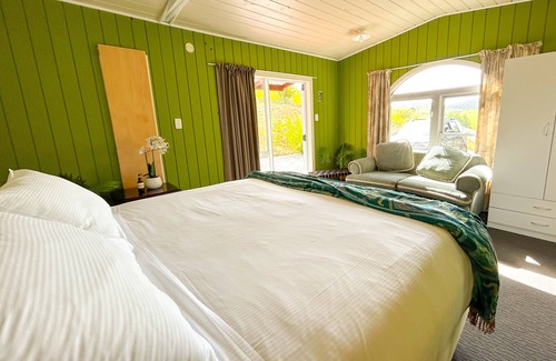 Matapouri House | Fantail Grove - Sandy Bay Retreat