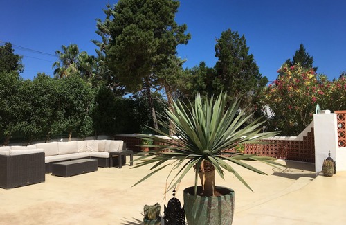 San Antonio Bay Villa | Fantastic Villa 300m from Beach, Private Pool, BBQ Area, Garden Great location
