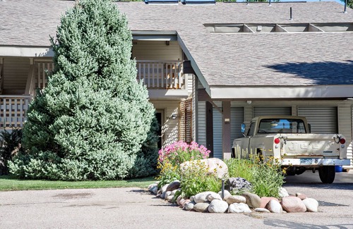 Carbondale Condo | Fantastic 2 Bedroom Condo On Golf Course, Includes 2 Fishing Badges! Near Skiing