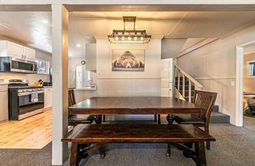 Donner Lake Woods Cabin | Fantastic 5-bedroom cabin just minutes walk to West End Beach, Donner Lake.