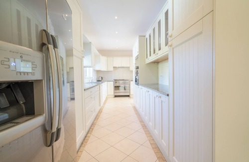 Praia da Luz Villa | Fantastic 6 bedroom villa with private pool, beautiful garden and sea views.