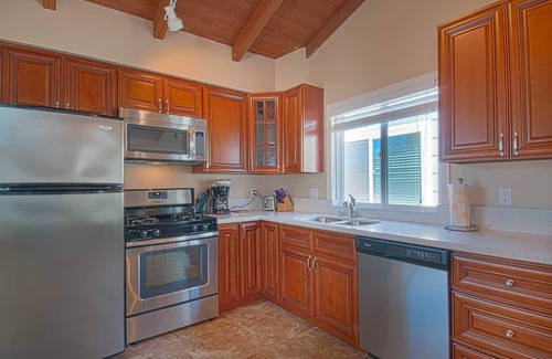 West Newport Condo | Fantastic and newly-remodeled upper unit just one house from the warm sand