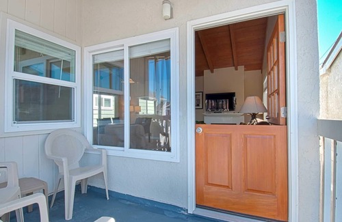 West Newport Condo | Fantastic and newly-remodeled upper unit just one house from the warm sand