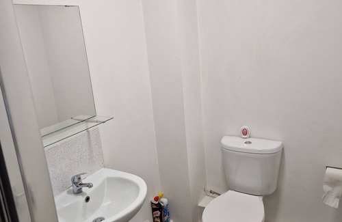 Wolverhampton Apartment | Fantastic central location, Molineux stadium, city centre, racecourse, Jaguar,