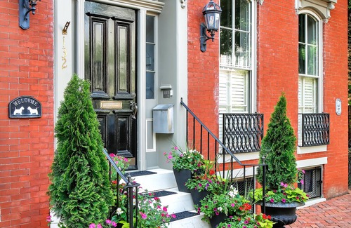 Historic District House | Fantastic house with lots of parking in downtown Annapolis, steps to the USNA!