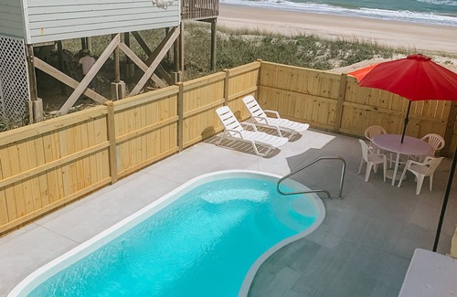 Emerald Isle Cottage | Fantastic Ocean Front Cottage with Private Swimming Pool right on the Beach!