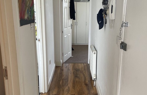 Anerley Apartment | Fantastic Spacious Top Floor Flat all to yourself, strictly no smoking