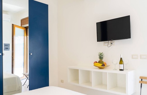 Strongoli Apartment | Fantastic Suite a few steps from the Sea