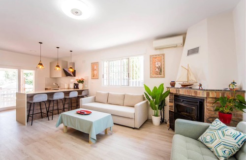Torrent House | Fantastic vacation home in suburb of Valencia.