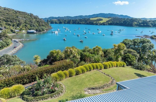 Mangonui House | Fantastic views in peaceful setting overlooking Mangonui Harbour