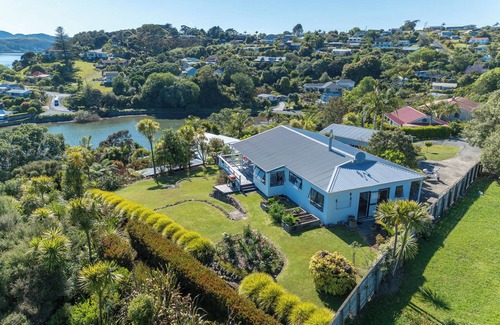 Mangonui House | Fantastic views in peaceful setting overlooking Mangonui Harbour