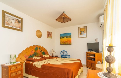 Punaauia House | Fare Makilea Terraced House wGarden & Pool in Punaauia