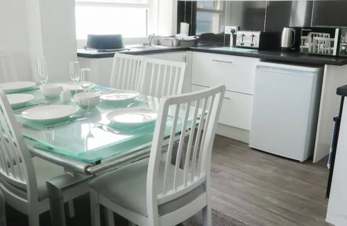 Bridlington Old Town Apartment | Farina No8, Sea view apartment sleeping 7 guests