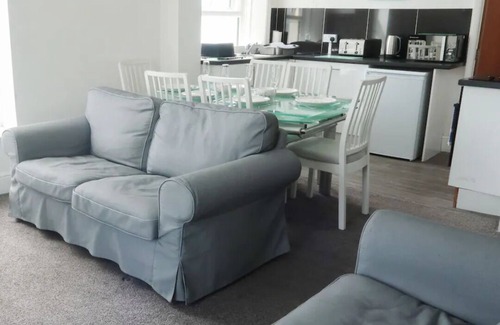 Bridlington Old Town Apartment | Farina No8, Sea view apartment sleeping 7 guests