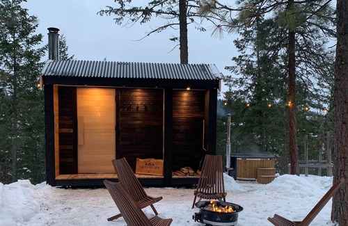 Okanagan-Similkameen Other | Farm Chic Cottage with PRIVATE OUTDOOR SPA