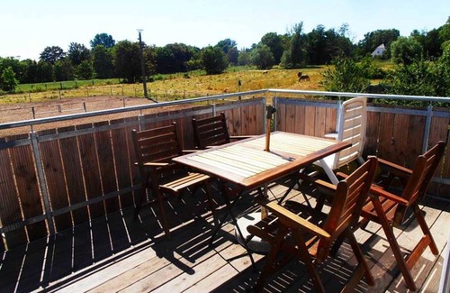 Kenz-Kustrow Apartment | Farm Holidays - Apartment