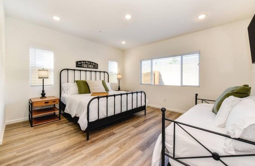 Roseville House | Farm-House Roseville Hotel Style Home