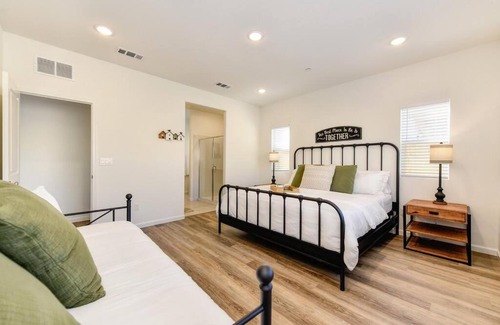 Roseville House | Farm-House Roseville Hotel Style Home