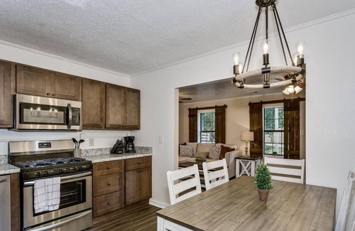 Brent House | Farm-style home next to PCC and PCA in central PNS