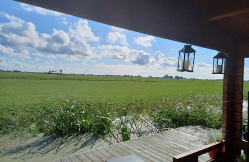 Hitzum Cottage | Farmguesthouse jetske, located at a dairy farm with a view and a private jacuzzi.