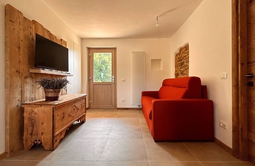 Mel Other | Farmhouse Apartment ground floor with garden