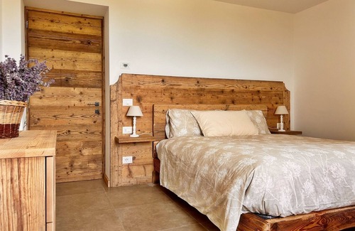 Mel Other | Farmhouse Apartment ground floor with garden