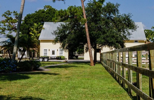 Loxahatchee Groves House | Farmhouse Country Cottage