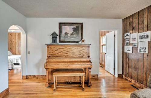 Grangeville House | Farmhouse in Country Setting Near Gravity Hill