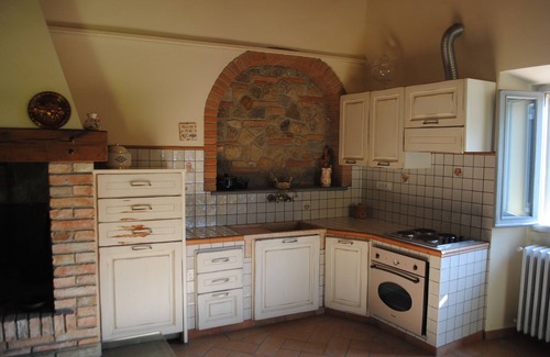 Oltrarno House | Farmhouse in Tuscan countryside next to Florence city center.