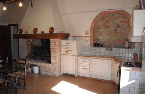 Oltrarno House | Farmhouse in Tuscan countryside next to Florence city center.