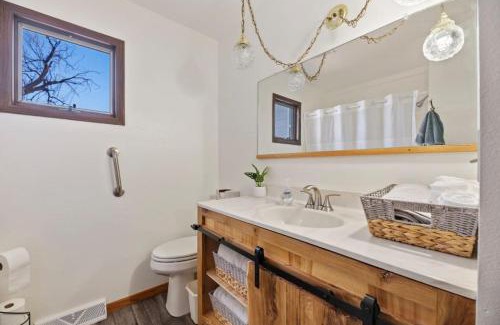 Belle Fourche House | Farmhouse Ranchette - Horses Welcome