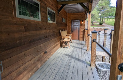 Celina House | Farmhouse retreat overlooking Dale Hollow