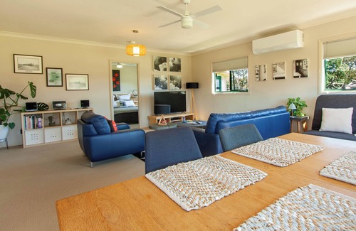 Taralga Cottage | Farmstay at Fleece, Flock & Fibre an historic railway station in Taralga