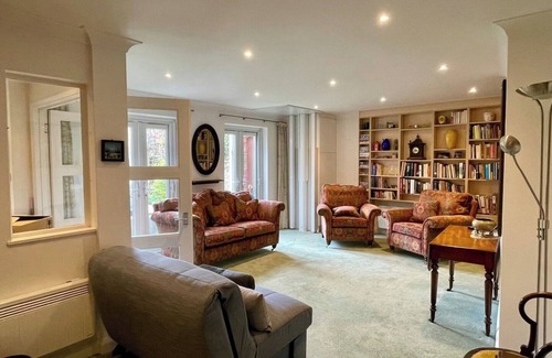 Farnham Apartment | Farnham Haven: Unique Home with Courtyard