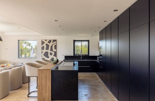 Montenegro House | Faro Luxury Home with Heated Pool and Garden