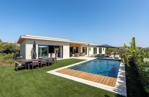 Montenegro House | Faro Luxury Home with Heated Pool and Garden