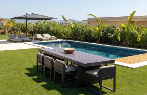 Montenegro House | Faro Luxury Home with Heated Pool and Garden