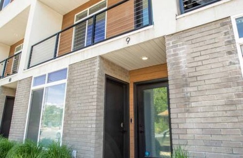 People's Freeway Condo | Fast Wifi | Dopest Studio in SLC