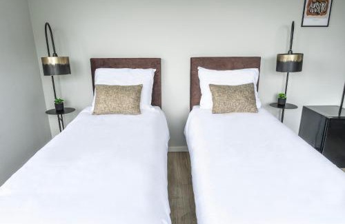 Raamsdonksveer Apartment | Fast Wifi, En Suite Bathroom - Maison Lux