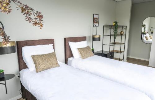 Raamsdonksveer Apartment | Fast Wifi, En Suite Bathroom - Maison Lux