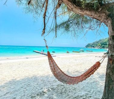 Pulau Perhentian Besar Hotel | Fauna Beach Chalet Pulau Perhentian