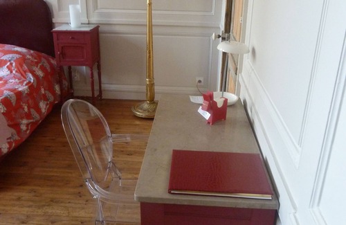 Centre Ancien Apartment | "Fauteuil Rouge" ground floor apartment, 18th century building, pedestrian square