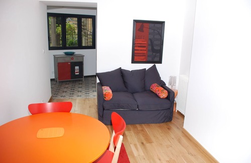Centre Ancien Apartment | "Fauteuil Rouge" ground floor apartment, 18th century building, pedestrian square