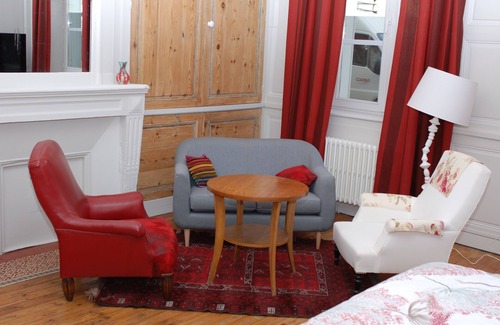 Centre Ancien Apartment | "Fauteuil Rouge" ground floor apartment, 18th century building, pedestrian square