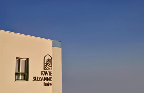 Tinos Town Hotel | Favie Suzanne